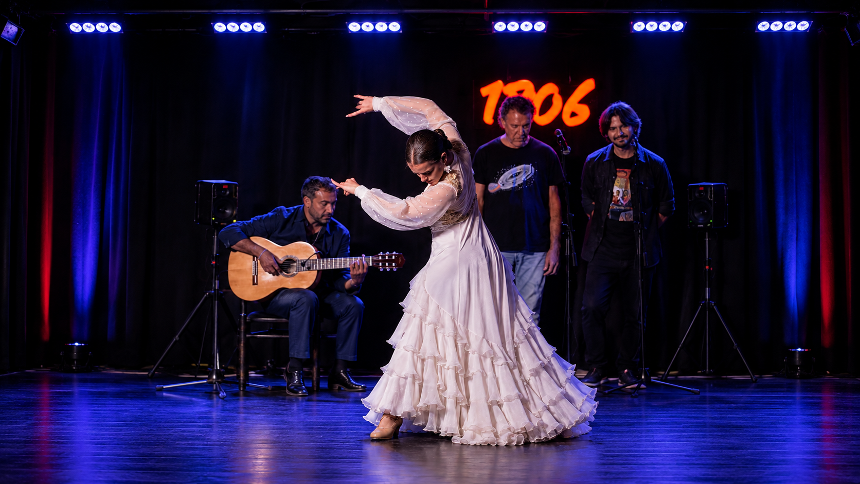 Josemi Carmona recibe de Gabriela Canseco el III Premio Legend concedido a Pepe Habichuela en Molino del Manto