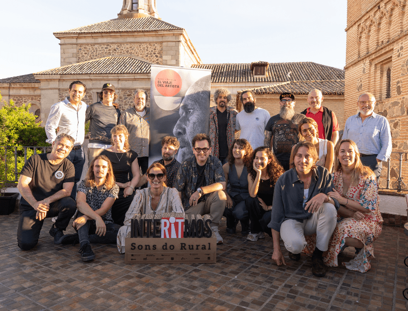 Participantes del encuentro creativo "El Viaje del Artista" en la casa de Paco de Lucía en Toledo durante una actividad impulsada por la Fundación Paco de Lucía.