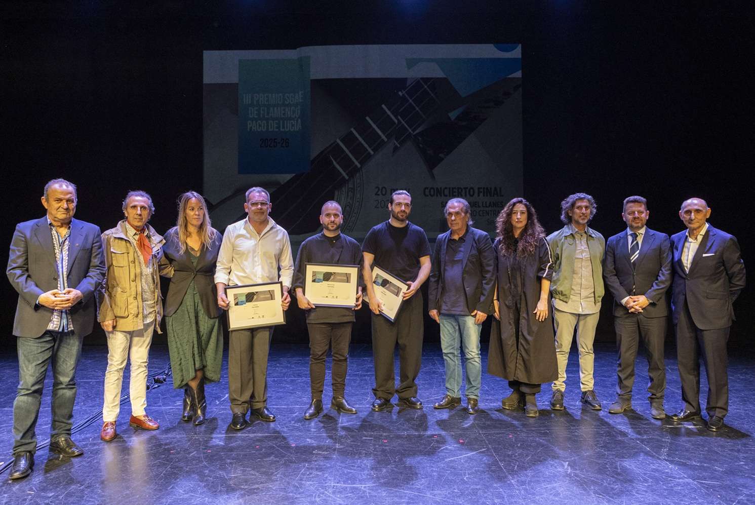 Antonio González, Chico Gallardo y Francis Gómez junto al jurado del III Premio SGAE Flamenco Paco de Lucía en el Teatro Central de Sevilla